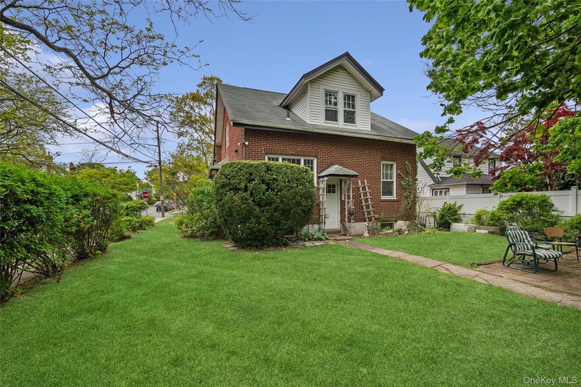 Welcome to this full brick, 2-bedroom, 2-bath, cape home - photo 15