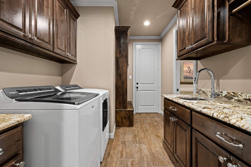 Exceptional custom-built 3-bedroom, 2 1/2 bath home designed - photo 26