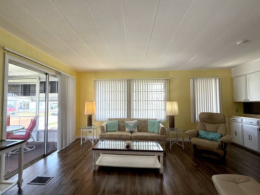 Welcome to 390 Peppertree Lane, a beautifully updated and fully - photo 7