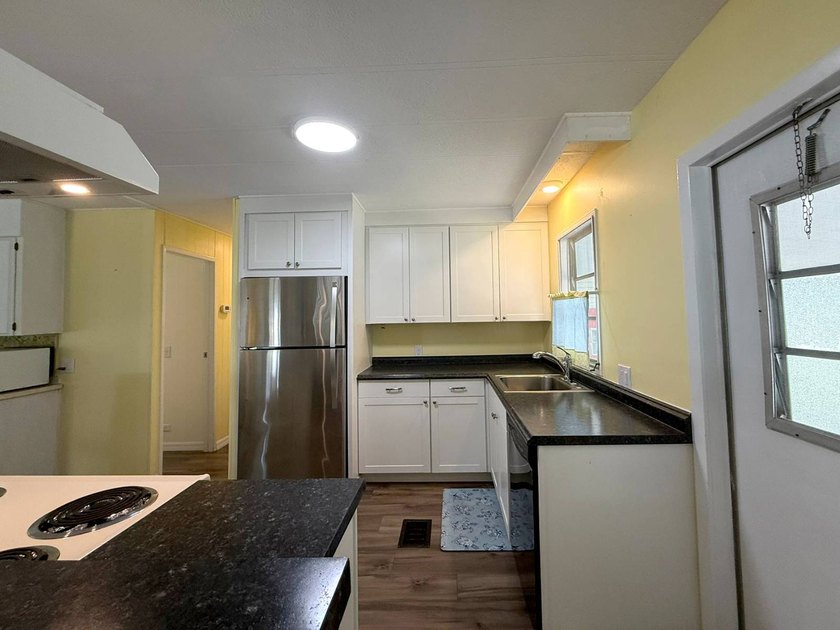 Welcome to 390 Peppertree Lane, a beautifully updated and fully - photo 10