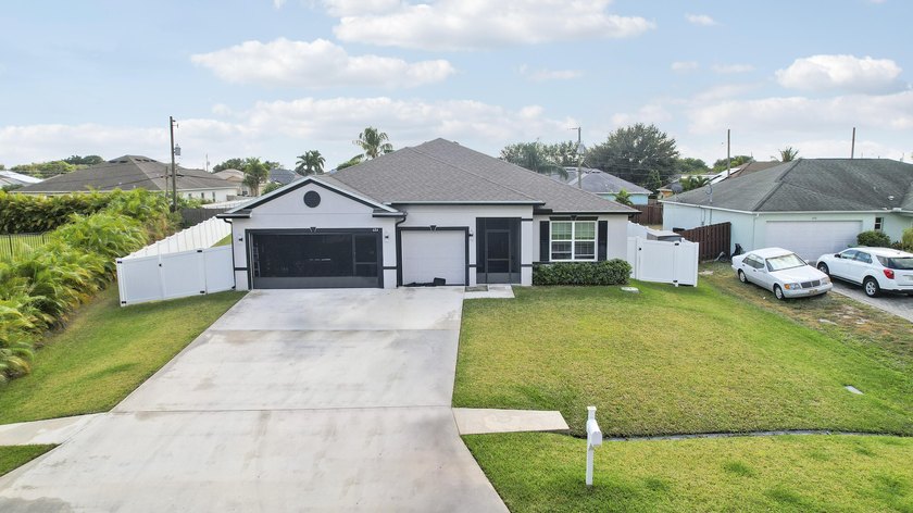 2024 Maranda Homes build featuring 4 bedrooms, 2 full bathrooms - photo 2