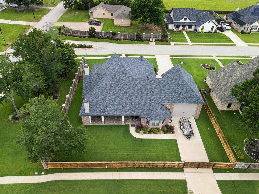 Exceptional custom-built 3-bedroom, 2 1/2 bath home designed - photo 36