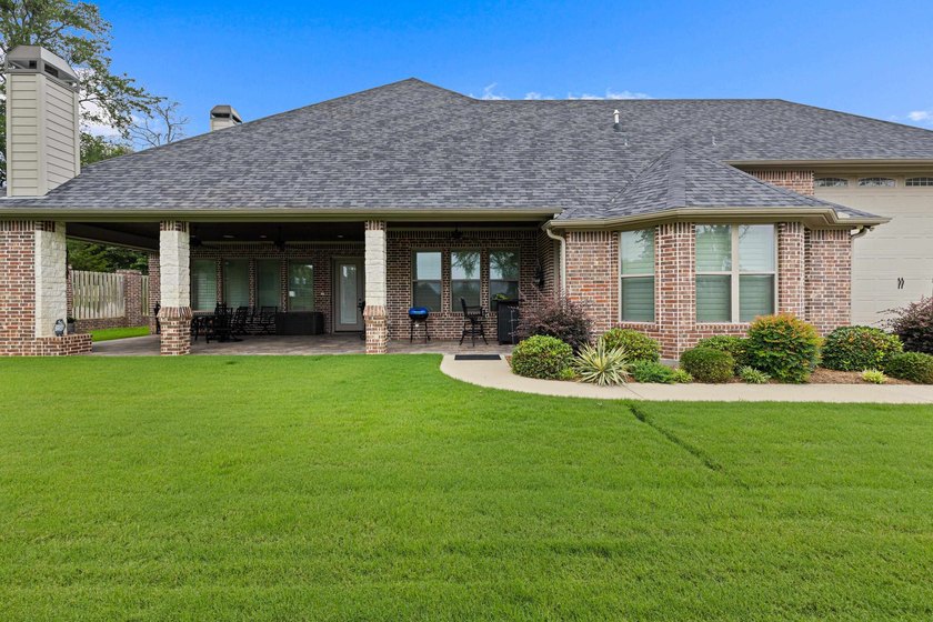 Exceptional custom-built 3-bedroom, 2 1/2 bath home designed - photo 38