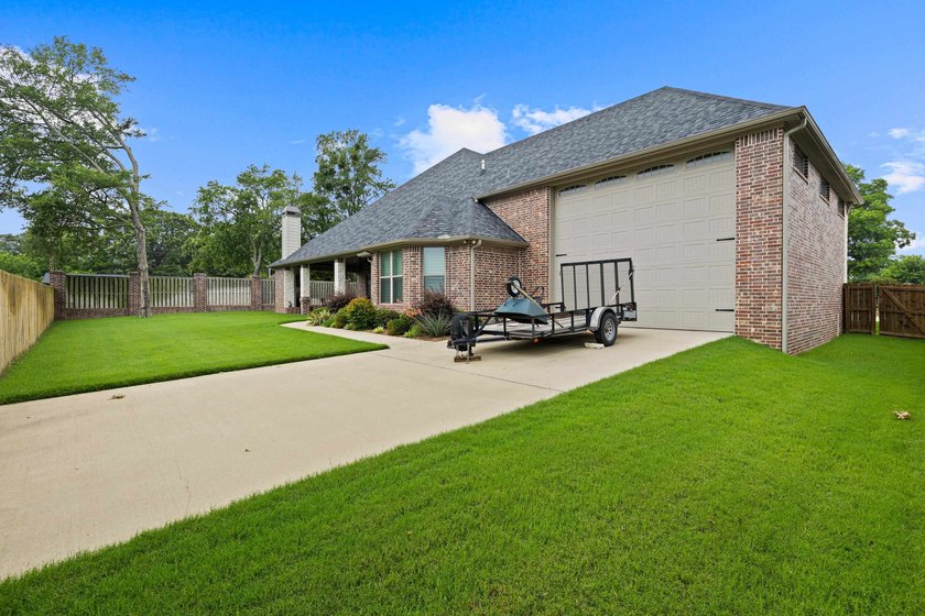 Exceptional custom-built 3-bedroom, 2 1/2 bath home designed - photo 42
