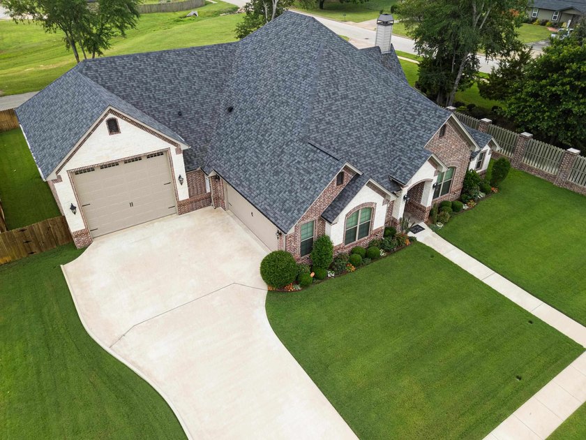 Exceptional custom-built 3-bedroom, 2 1/2 bath home designed - photo 44