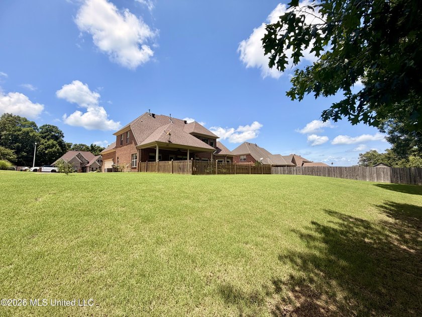Spacious Living in a Prime Location! Welcome home to this - photo 9