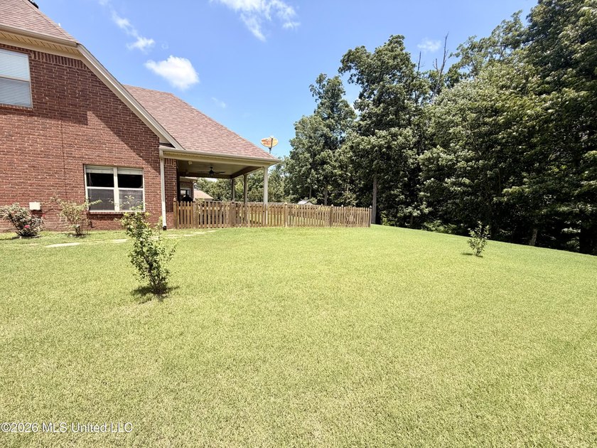 Spacious Living in a Prime Location! Welcome home to this - photo 10
