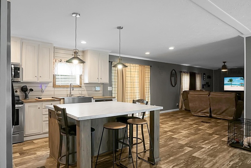 Welcome to this beautiful 4-bedroom, 2-bath home tucked away in - photo 11
