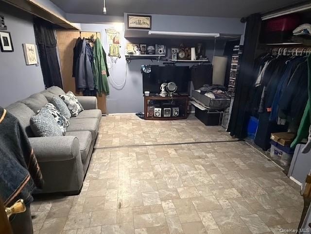 Welcome to this cozy and well-maintained 1-bedroom, 1.5-bathroom - photo 14