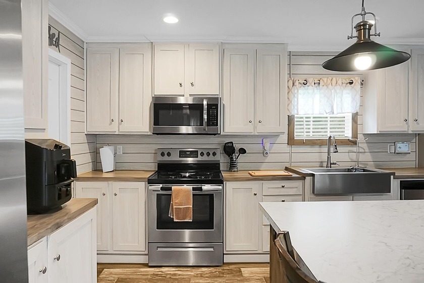 Welcome to this beautiful 4-bedroom, 2-bath home tucked away in - photo 16
