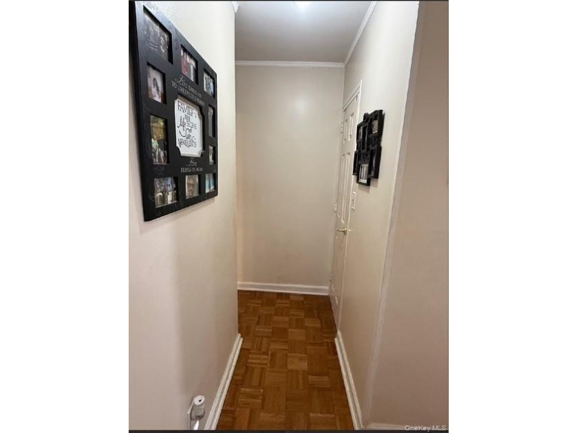 Welcome to this cozy and well-maintained 1-bedroom, 1.5-bathroom - photo 17