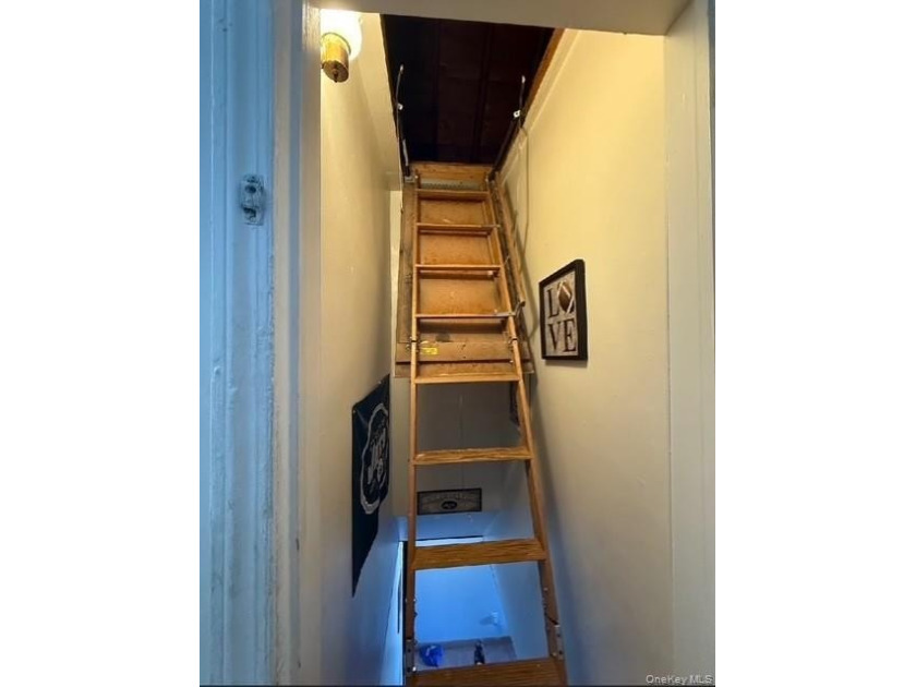 Welcome to this cozy and well-maintained 1-bedroom, 1.5-bathroom - photo 18