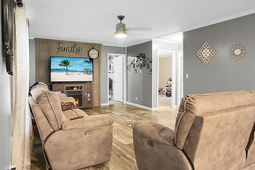 Welcome to this beautiful 4-bedroom, 2-bath home tucked away in - photo 20