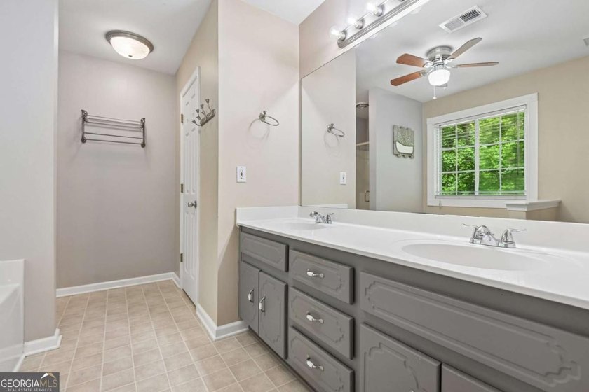 Welcome home to this beautifully updated split-level retreat - photo 20