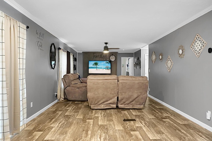 Welcome to this beautiful 4-bedroom, 2-bath home tucked away in - photo 21