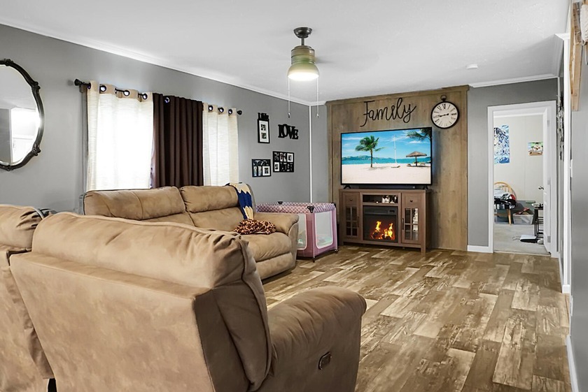 Welcome to this beautiful 4-bedroom, 2-bath home tucked away in - photo 22
