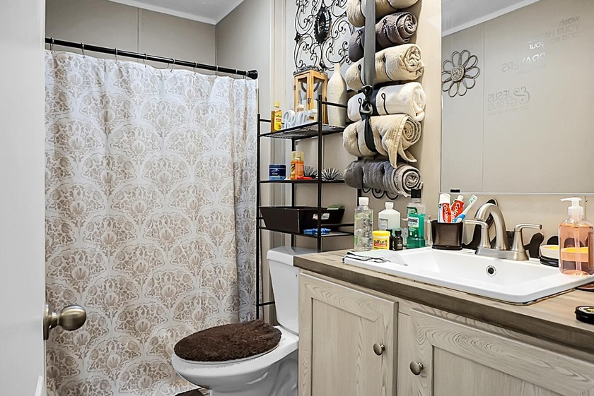 Welcome to this beautiful 4-bedroom, 2-bath home tucked away in - photo 31