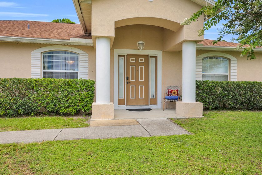 Spacious 3 bedroom, 2 bath CBS home offering just over 2,000 - photo 2