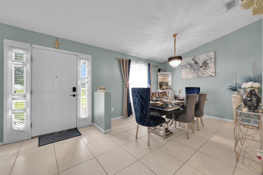 Spacious 3 bedroom, 2 bath CBS home offering just over 2,000 - photo 3