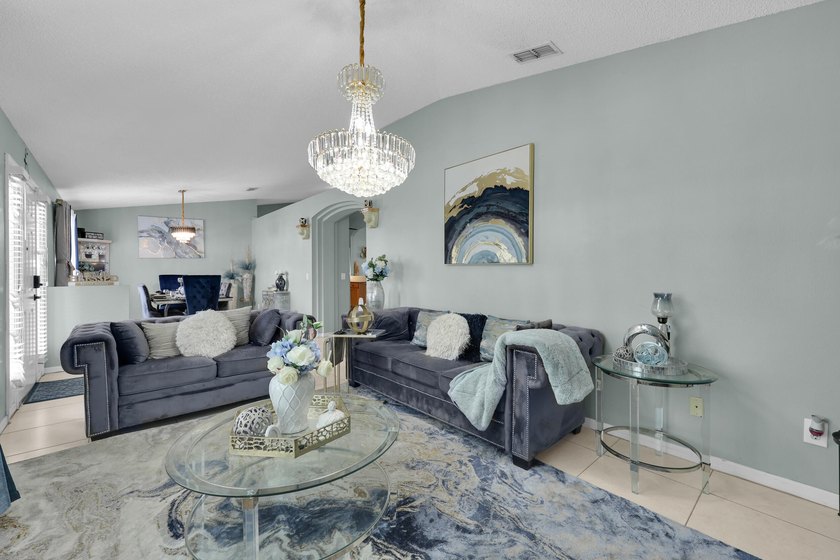 Spacious 3 bedroom, 2 bath CBS home offering just over 2,000 - photo 7