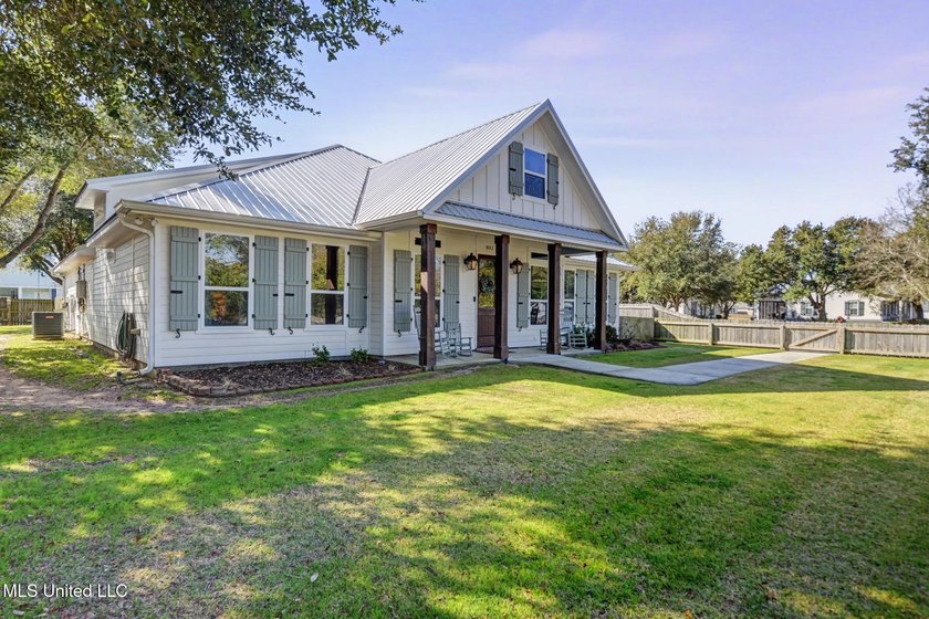 Modern farmhouse elegance meets Gulf Coast living. Step into one - photo 2