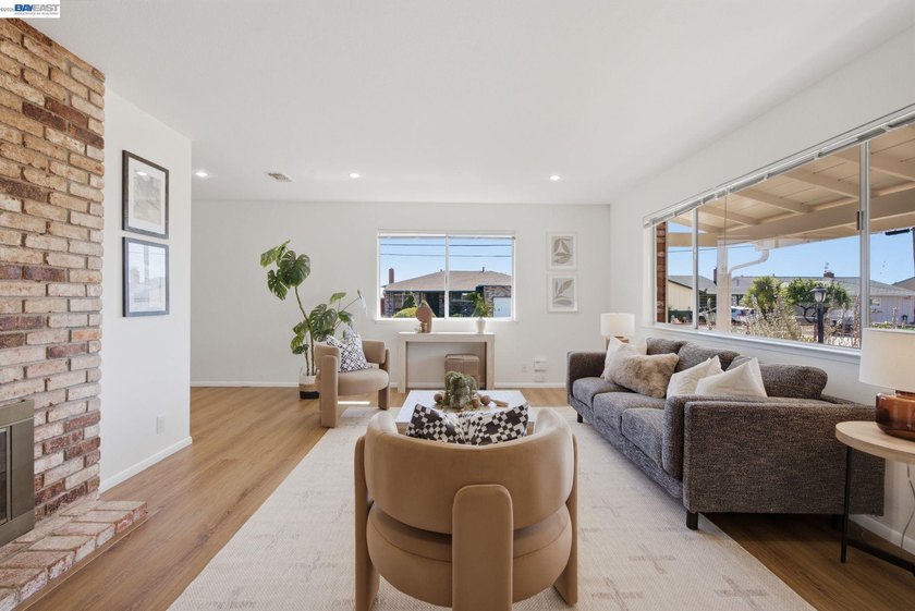 Welcome home to this beautifully positioned corner-lot property - photo 4