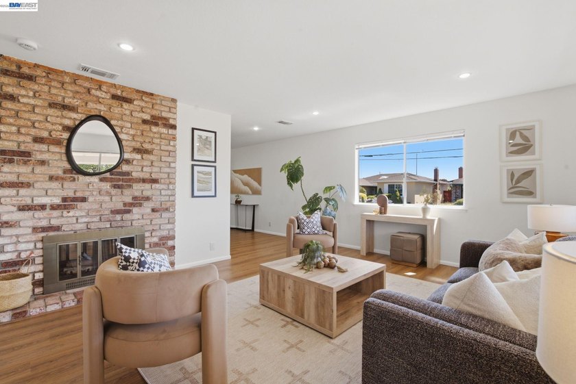 Welcome home to this beautifully positioned corner-lot property - photo 9