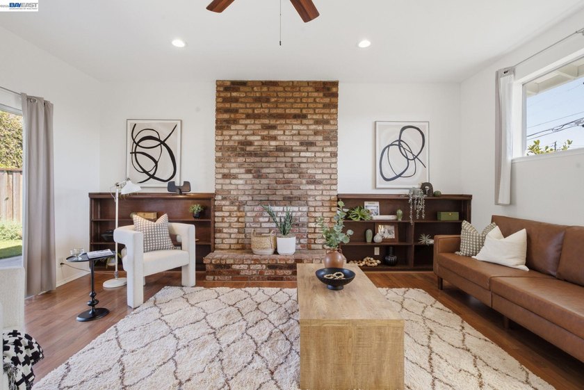Welcome home to this beautifully positioned corner-lot property - photo 10