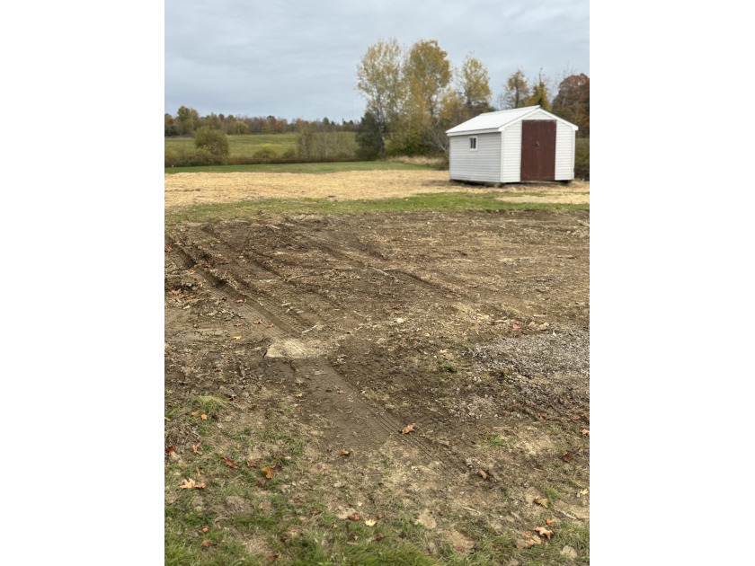 Bring your doublewide, or single wide. A very nice lot, driveway - photo 3