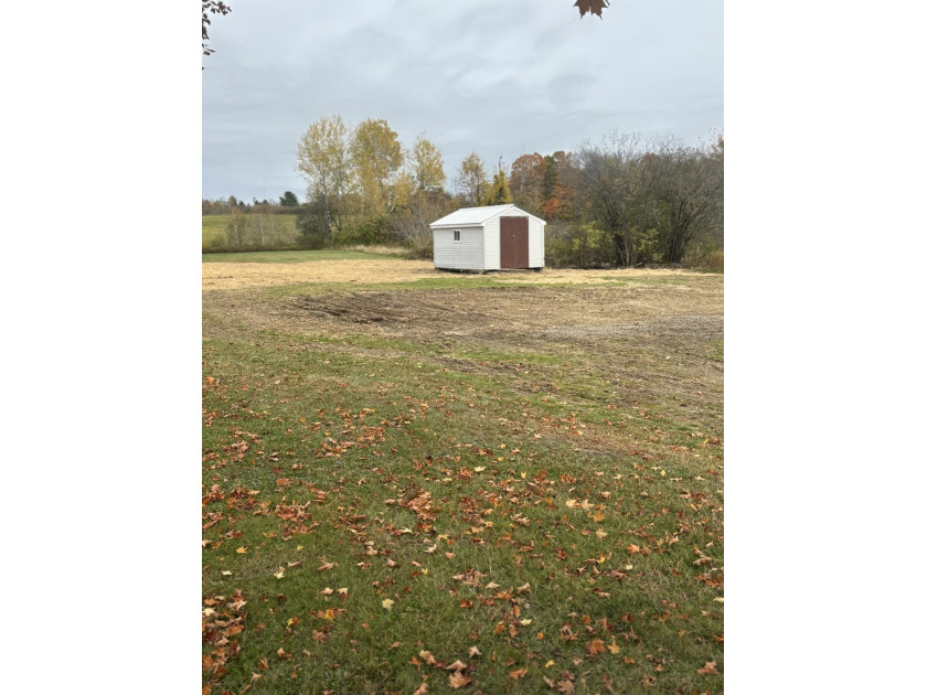 Bring your doublewide, or single wide. A very nice lot, driveway - photo 5
