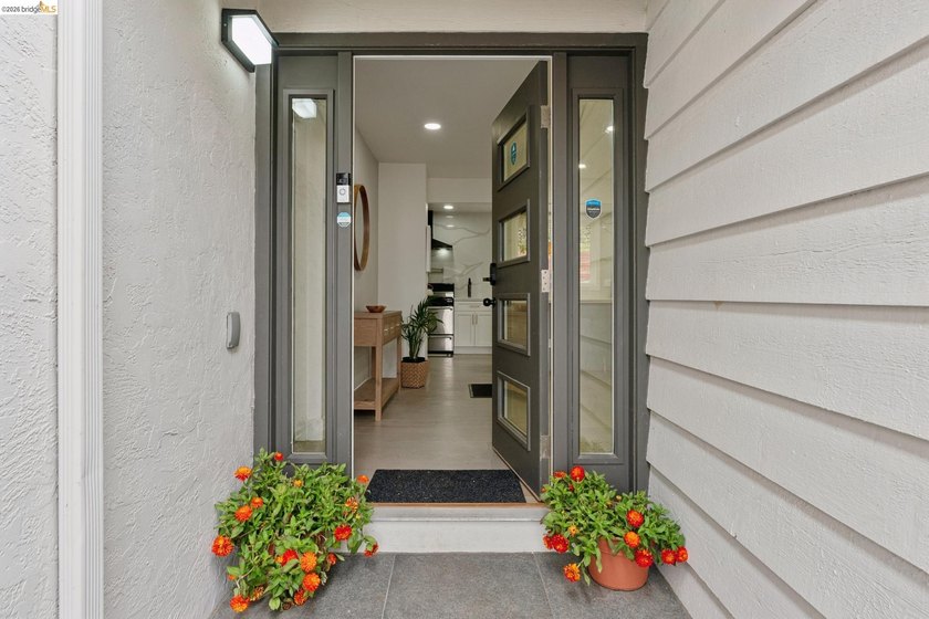 Tucked away in Oakland's desirable Grass Valley neighborhood - photo 3