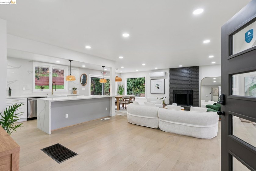 Tucked away in Oakland's desirable Grass Valley neighborhood - photo 4