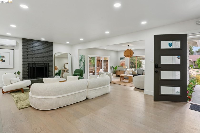 Tucked away in Oakland's desirable Grass Valley neighborhood - photo 5