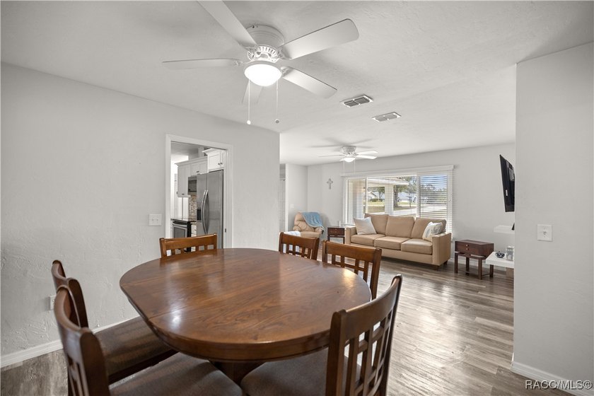Spacious 3 bedroom, 2 bath home on oversized lot with Large - photo 9