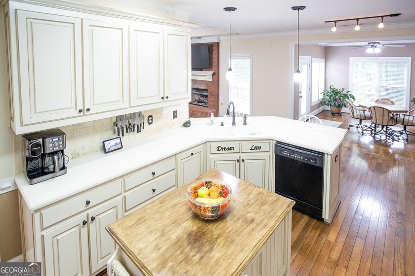 Welcome HOME! This custom-built dream home is absolutely - photo 13