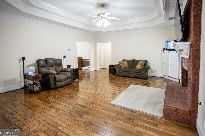 Welcome HOME! This custom-built dream home is absolutely - photo 15