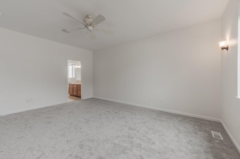 Beautiful Spokane Valley Home! This 4-bed, 3 bath home is - photo 16