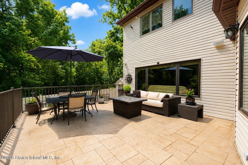 Beautiful and well maintained two family CHC in the heart of SE - photo 19