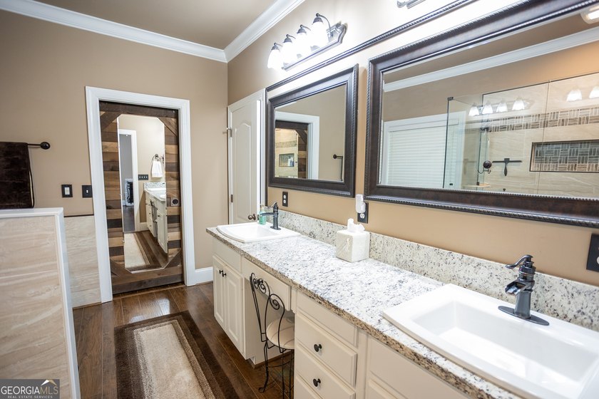 Welcome HOME! This custom-built dream home is absolutely - photo 21