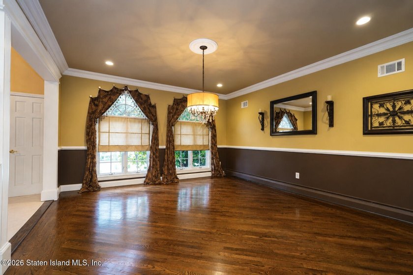 Beautiful and well maintained two family CHC in the heart of SE - photo 24