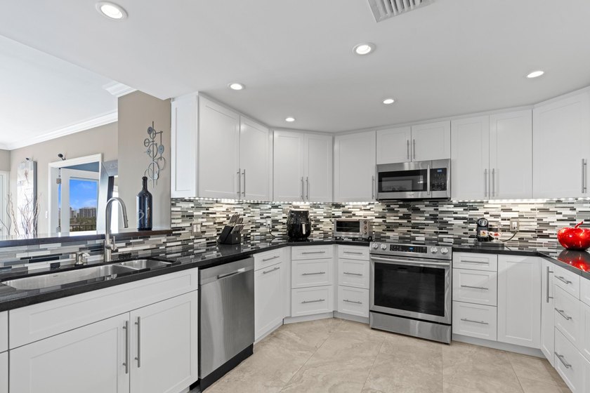 ABSOLUTELY GORGEOUS WATERFRONT CONDO | BREATHTAKING INTRACOASTAL - photo 7