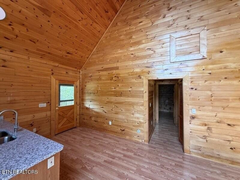Renovated and ready to move in condition! Cozy cabin offers - photo 5
