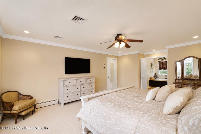 Beautiful and well maintained two family CHC in the heart of SE - photo 47