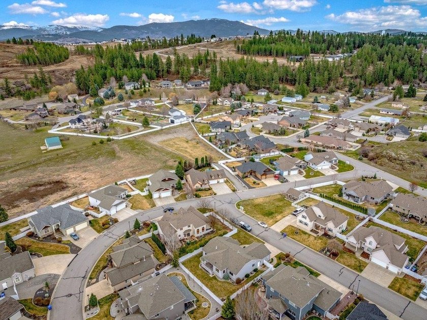 Beautiful Spokane Valley Home! This 4-bed, 3 bath home is - photo 48