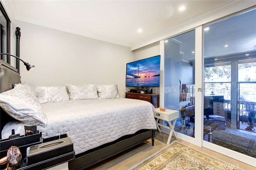 Experience spectacular Marina and Marine Stadium views from this - photo 10