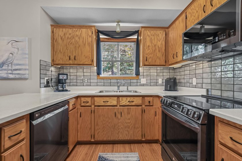 Very peaceful setting for this one level end unit townhome - photo 15