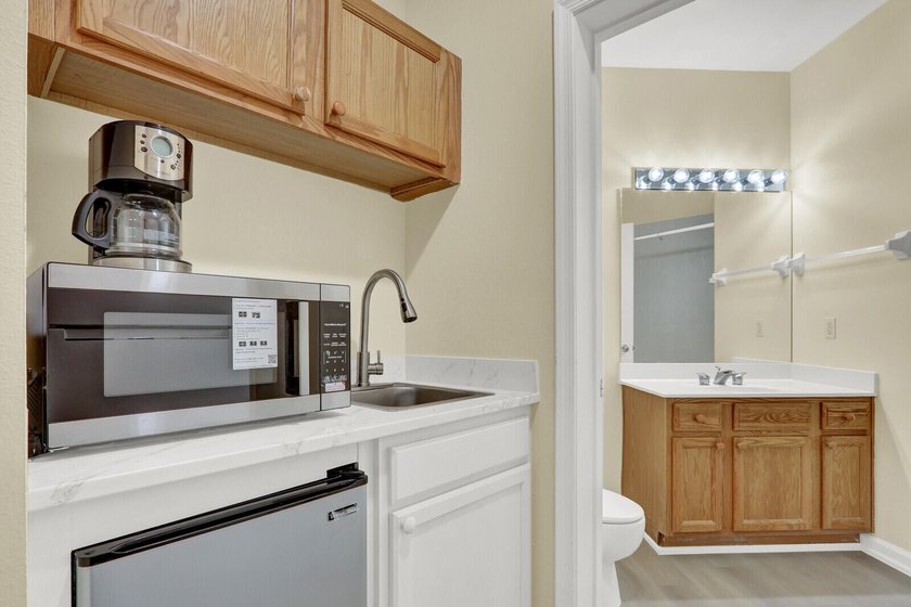 Welcome to this beautifully maintained ground-floor 2-bedroom, 2 - photo 23
