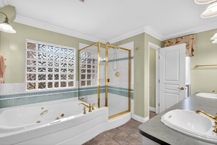 Nestled in prestigious Abbey Ridge in Fraser Heights, and just a - photo 25