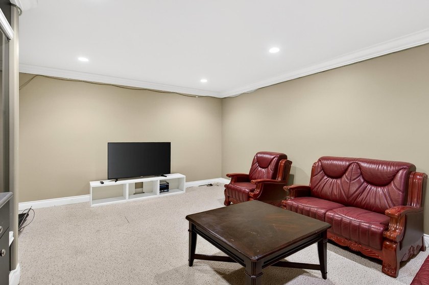 Nestled in prestigious Abbey Ridge in Fraser Heights, and just a - photo 34