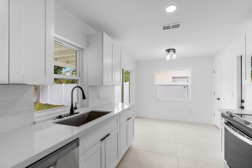 ABSOLUTELY GORGEOUS SINGLE FAMILY HOME | PRIME BOCA RATON - photo 6